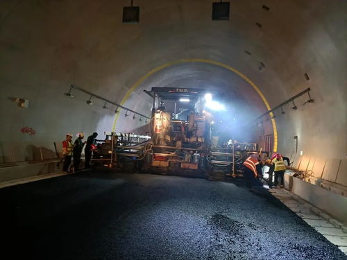 興義環城高速公路路面施工進度達90