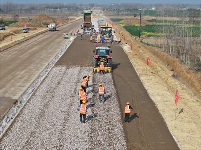 正進行連續梁懸臂掛籃施工!跨京臺高速大橋預計今年9月合龍