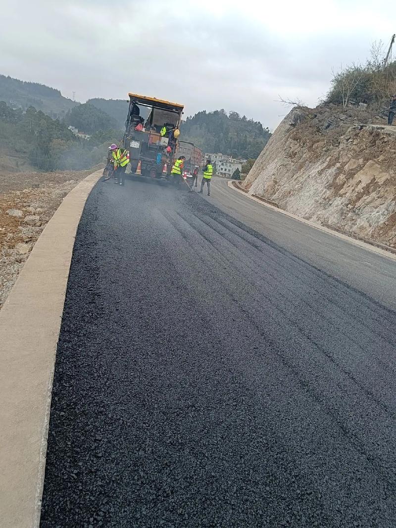 貴州旭輝科技建設安龍縣海子至灑雨公路改擴建工程,道路瀝青路面 - 抖